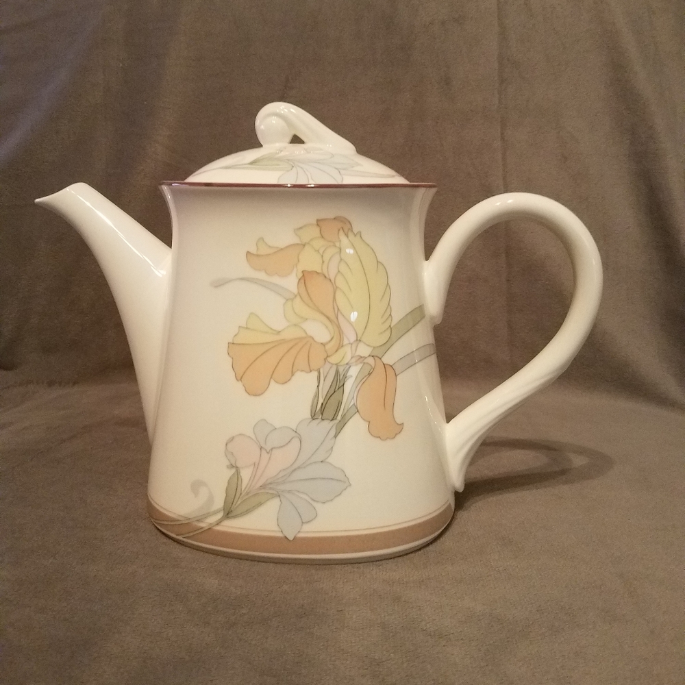 New Decade Noritake Porcelain Teapot